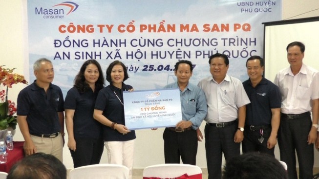 Trao học bổng cho học sinh nghèo Phú Quốc