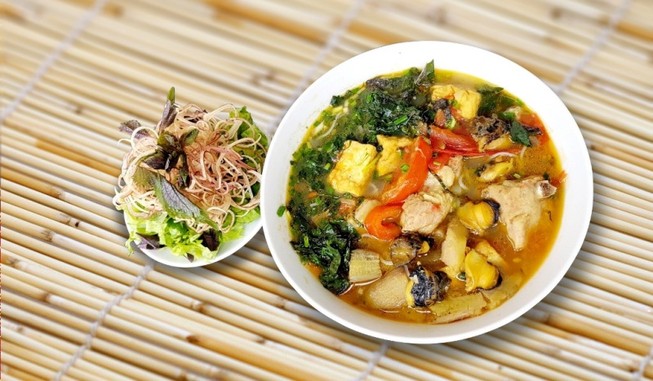 Thỏa nỗi nhớ với bún ốc chuối đậu Hương Xưa