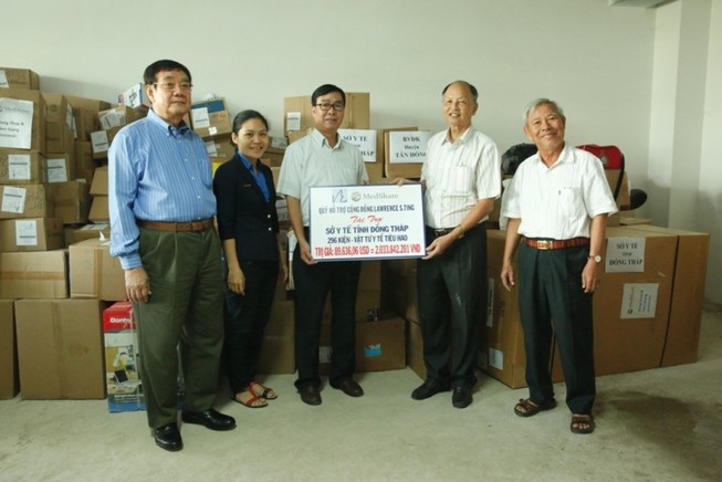 Quỹ Lawrence S. Ting tặng dụng cụ y tế trị giá 4,7 tỉ
