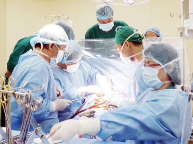 Bác sĩ ngỡ ngàng thấy hai van tim bị ... vôi hóa!