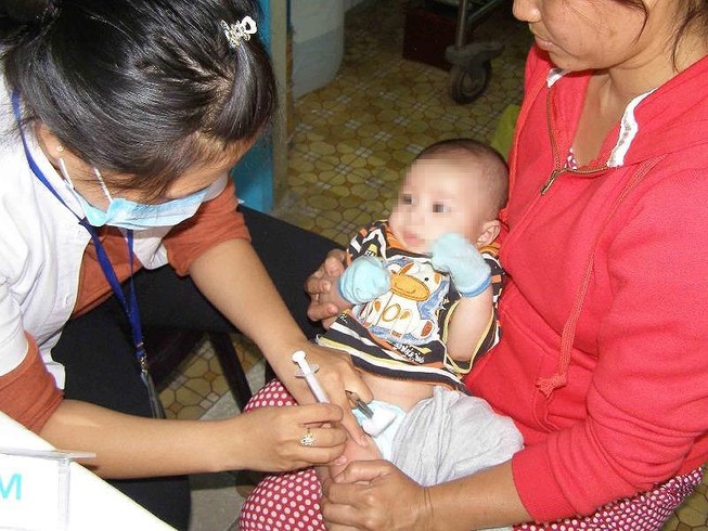 Vaccine cận ngày sử dụng không gây nguy hại cho trẻ