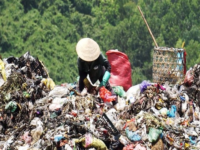 Dân bãi rác muốn lãnh đạo đến ở cùng để biết việc ô nhiễm