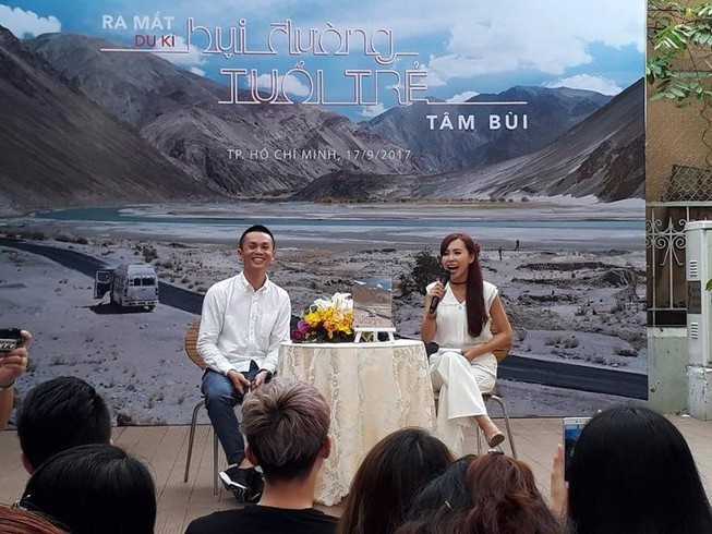 'Bụi đường tuổi trẻ' thu hút bạn đọc đến Đường Sách