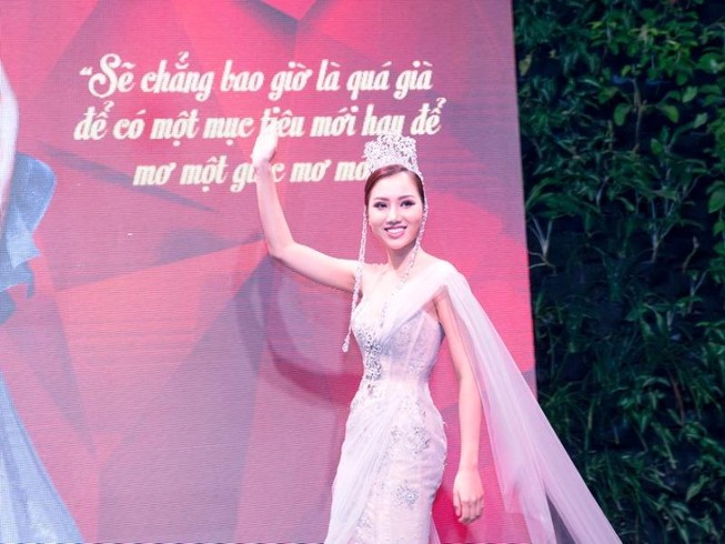 Vừa đăng quang, HH Hoàng Thu Thảo trở thành giám đốc