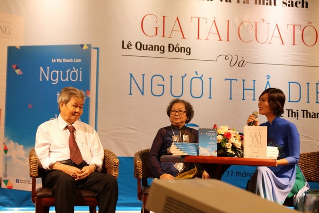 Hai cha con cùng ra mắt sách mới
