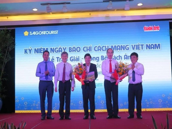 Ra mắt sách ảnh du lịch có thủ bút của lãnh đạo TP.HCM