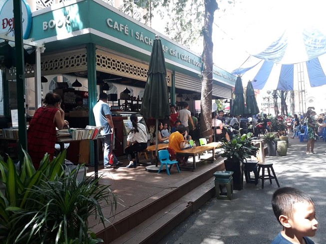 Đường sách TP.HCM: Nhà vệ sinh chưa có và nỗi lo bãi xe
