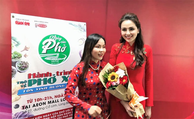 Hoa hậu Diễm Hương nhớ cha trong Ngày của Phở