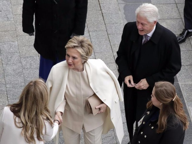 Clip: Vợ chồng Clinton đến dự lễ nhậm chức của Trump
