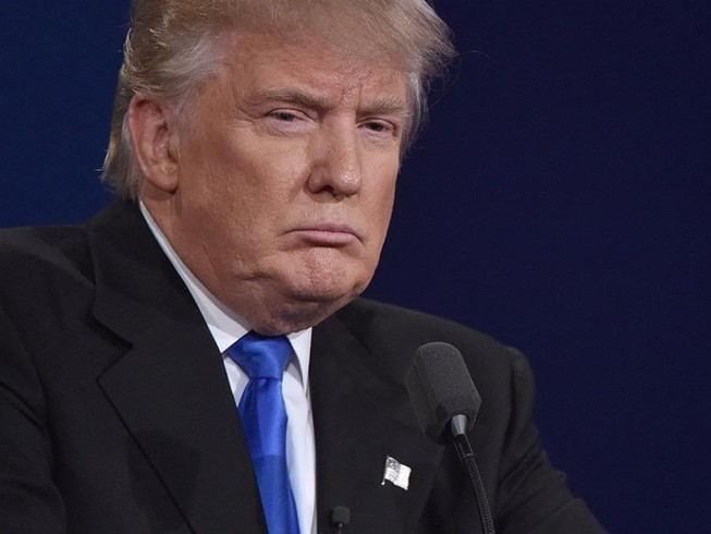 Tỉ lệ người Mỹ ủng hộ ông Trump tuột dốc nhanh chóng
