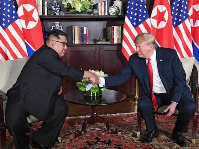 Ai ngồi cùng phòng gặp thượng đỉnh với hai ông Trump-Kim?