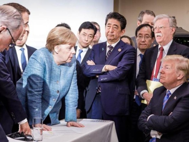 Sự thật đằng sau bức ảnh ông Trump đối đầu các lãnh đạo G7