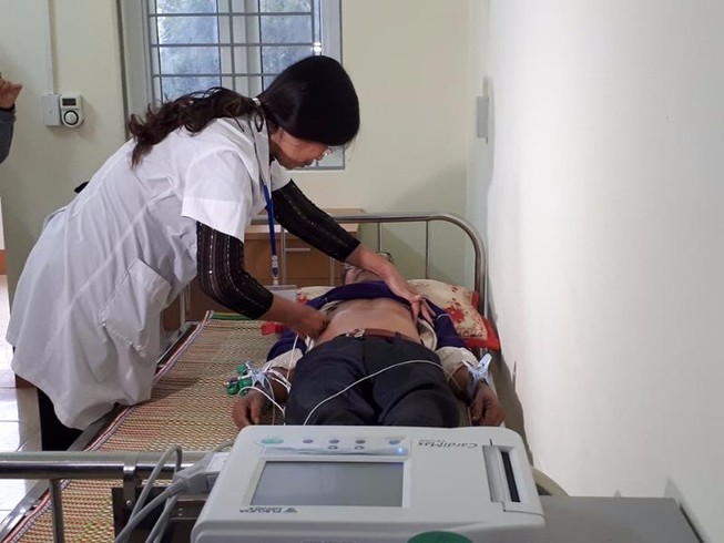 1 năm chỉ được ốm 2 lần, mỗi lần không quá 5 ngày