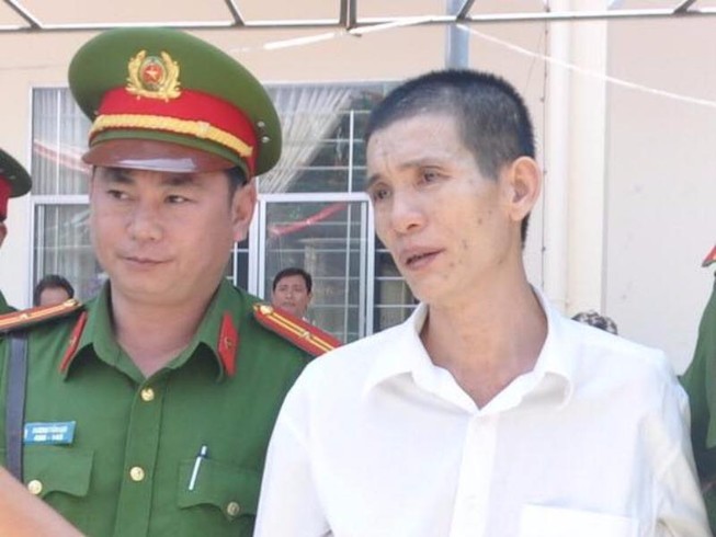 Tử hình kẻ giết vợ hờ vì... mặc quần lạ