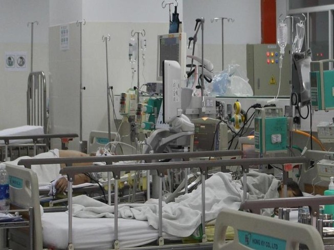 Rơi từ lầu 7 xuống đất, bé gái 4 tuổi thoát chết kỳ diệu