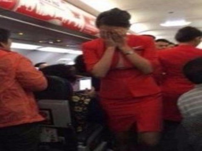 Đến trễ 14 phút, khách hành hung nhân viên hàng không