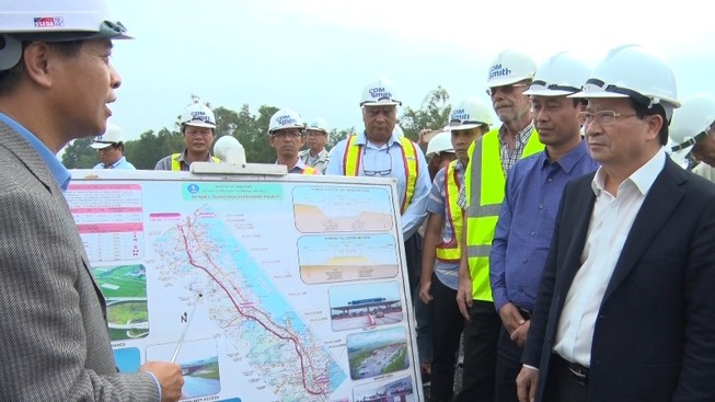 Phó thủ tướng kiểm tra cao tốc Đà Nẵng-Quảng Ngãi