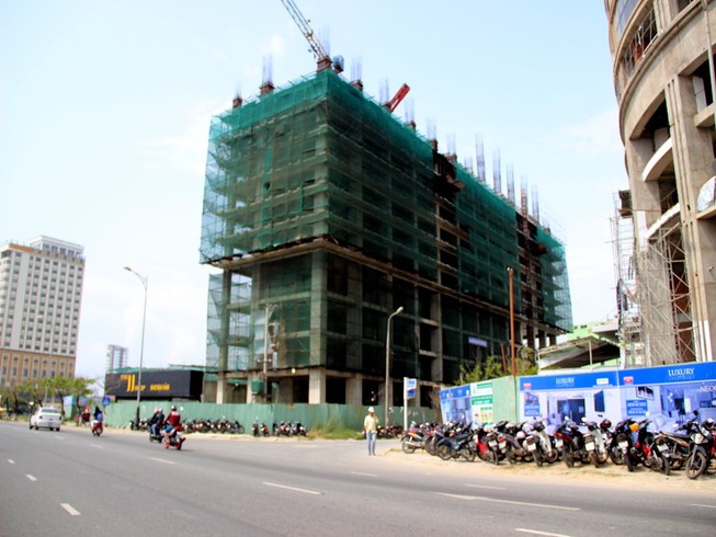 Lén lút xây cụm khách sạn, căn hộ 10 tầng