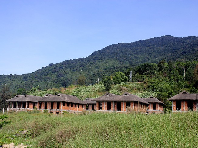 Hàng chục biệt thự cực đẹp bị bỏ hoang tại Sơn Trà