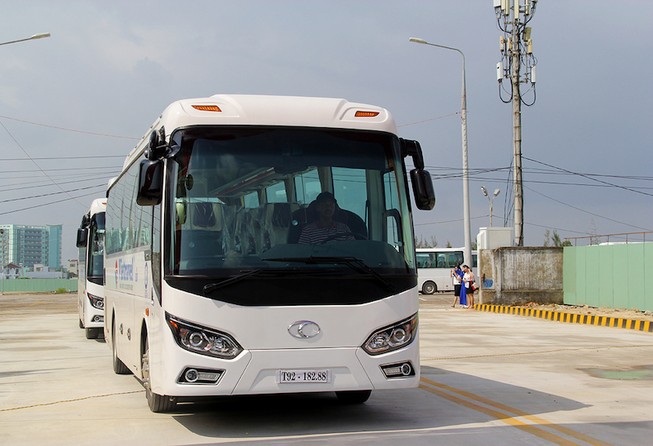 Bàn giao 100 xe vận chuyển đại biểu APEC