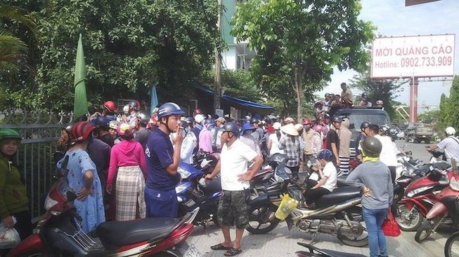 Kẻ ngáo đá cầm dao kéo vào khống chế con tin ở Huế