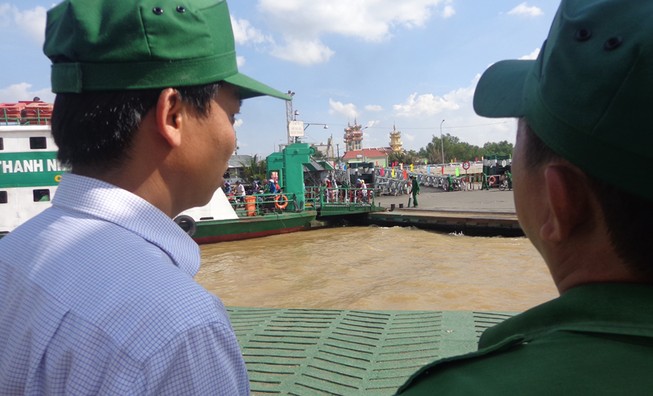Phà Cát Lái, Bình Khánh kẹt cứng vì xe con, xe máy