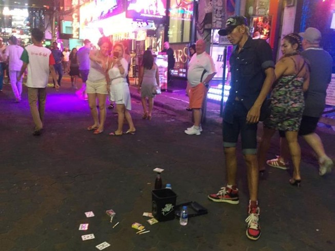 Những chuyện trên trời, dưới đáy ở phố đi bộ Pattaya Thái Lan