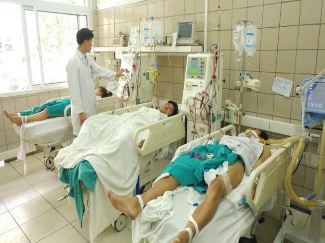 7 sinh viên nhập viện do ngộ độc rượu chứa methanol
