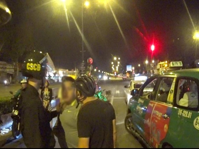 Phê ma túy, cướp luôn cả chiếc xe taxi