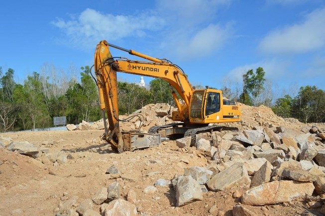 San đất núi, tập kết vật liệu khi chưa được giao đất