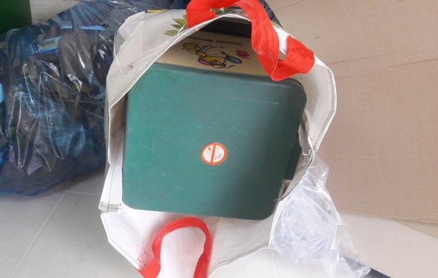 Thi thể 2 bé gái sơ sinh trong thùng rác công ty