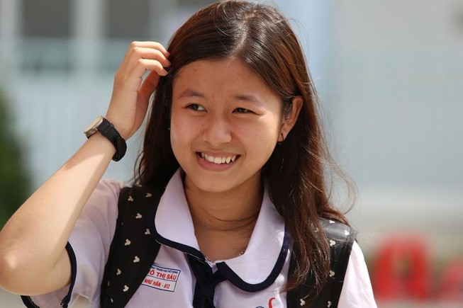 Thí sinh rạng rỡ sau khi thi xong môn văn