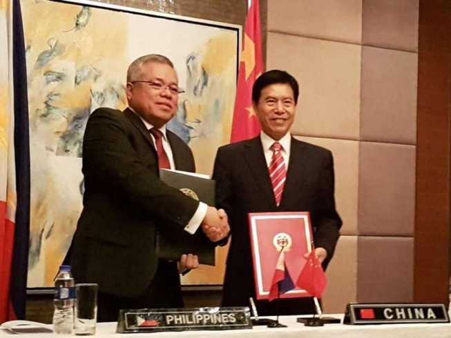 Phó Thủ tướng TQ mang ‘quà’ 6 tỉ USD thăm Philippines