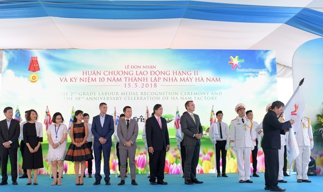 FrieslandCampina Hà Nam nhận Huân chương Lao động hạng Nhì