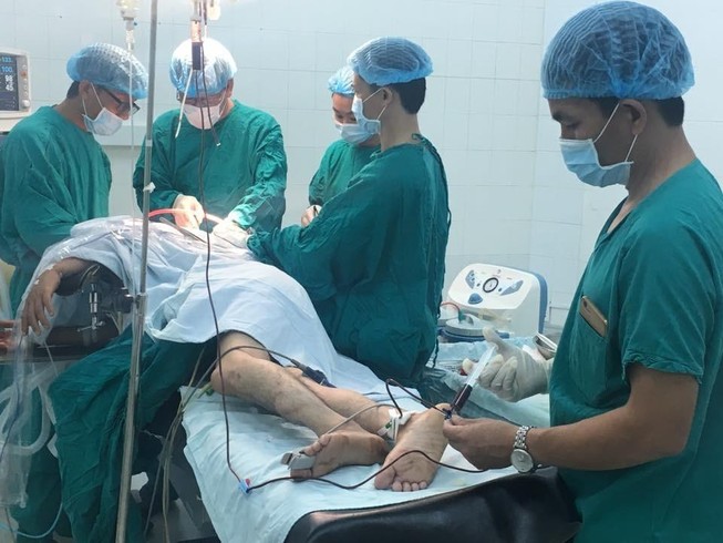 Xe tải gây tai nạn rồi bỏ chạy làm 5 người chết trên QL20