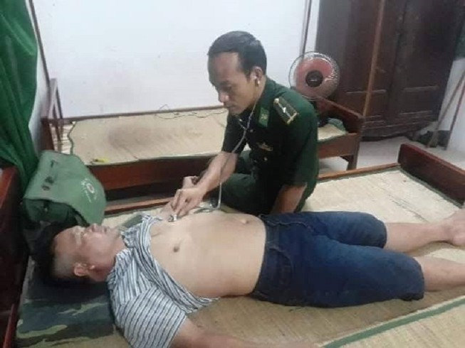 9 ngư dân Quảng Nam bị sóng đánh chìm ở cửa biển Thuận An