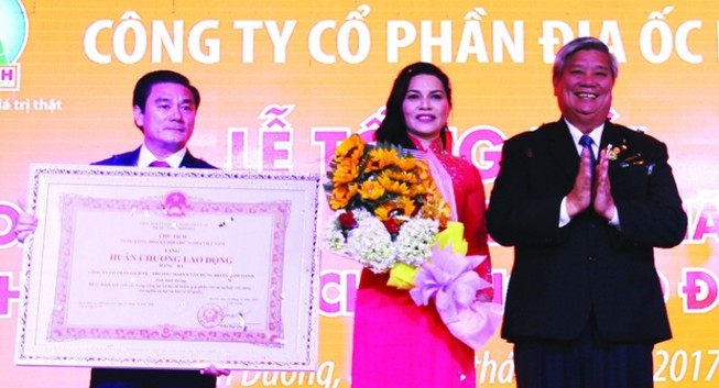 Địa ốc Kim Oanh nhận huân chương Lao động hạng Ba