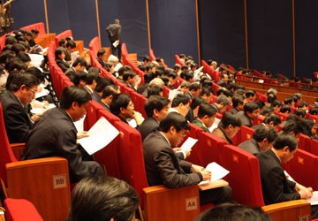 Biểu quyết về công hữu tư liệu sản xuất chủ yếu: Còn tranh luận thì chưa vội sửa