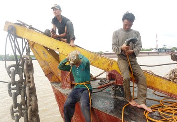“Chuyên gia” vớt xác