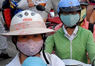Khẩu trang mang cũng như không!