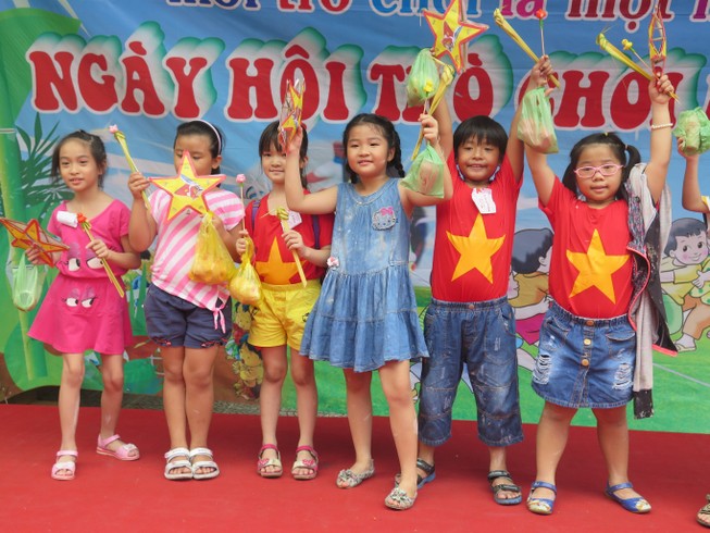 Trò tiểu học thích thú với ngày hội trò chơi dân gian