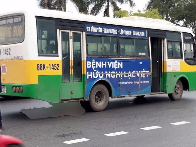 Băng qua đường, nữ công nhân bị xe buýt tông tử vong