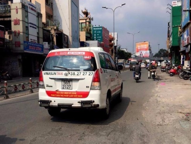 Gửi taxi, xe ôm truyền thống: Đâu rẻ, tử tế tôi xài!