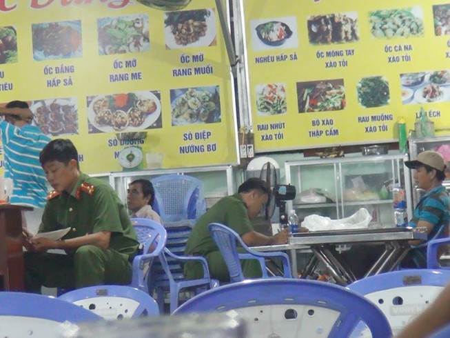 2 thanh niên đến quán nhậu đâm nhân viên