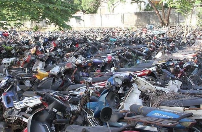 Công an xã Bà Điểm tìm chủ của 138 xe máy