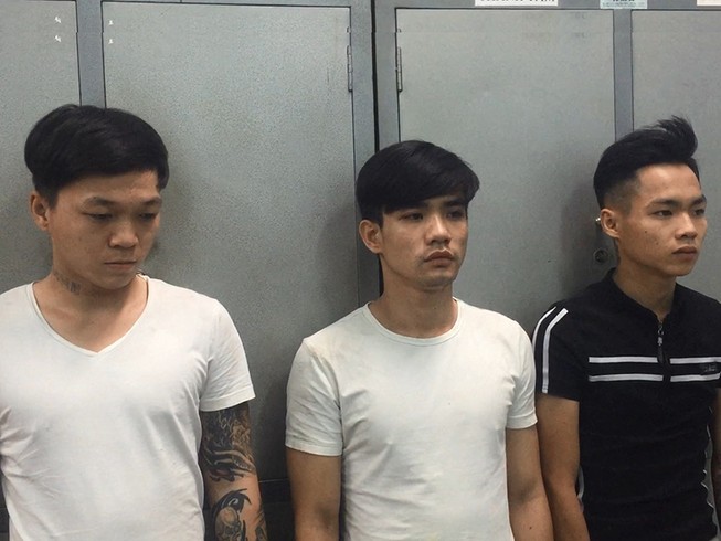 Mời bia người nước ngoài rồi đi theo cướp tài sản ở quận 2