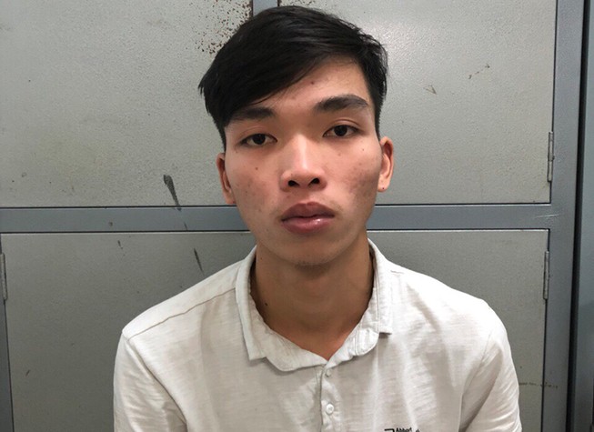 Tìm đồ mất trộm, thanh niên dùng còng số 8 khống chế cô gái