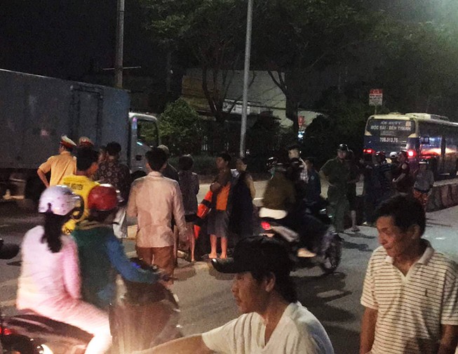 Tông cọc tiêu phản quang, thanh niên tử vong ở QL 22