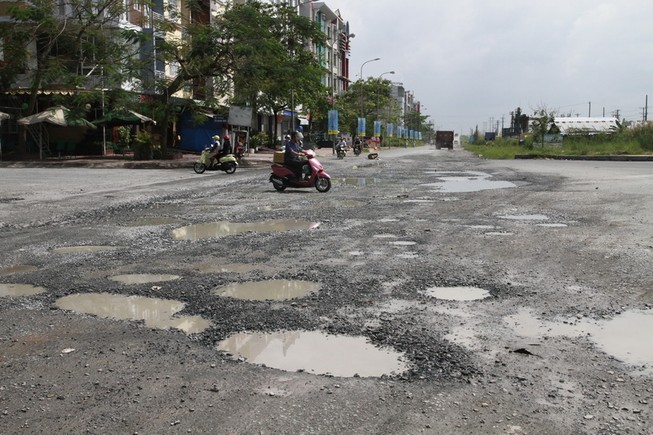 Cần Thơ: Đường ngàn tỉ đầy ổ gà, ổ voi