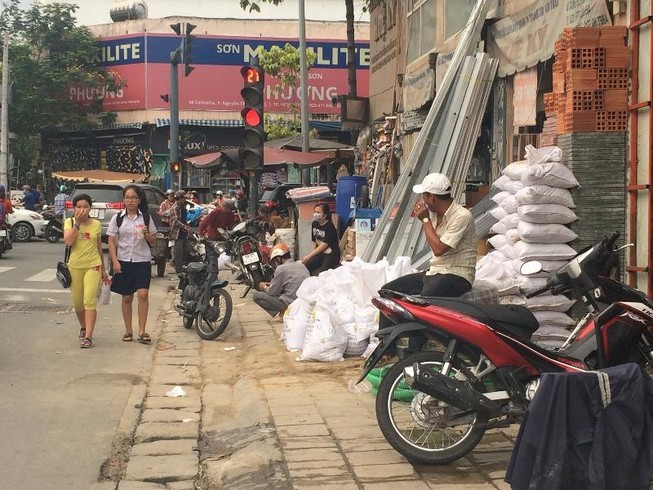 Bát nháo vỉa hè trung tâm quận 1